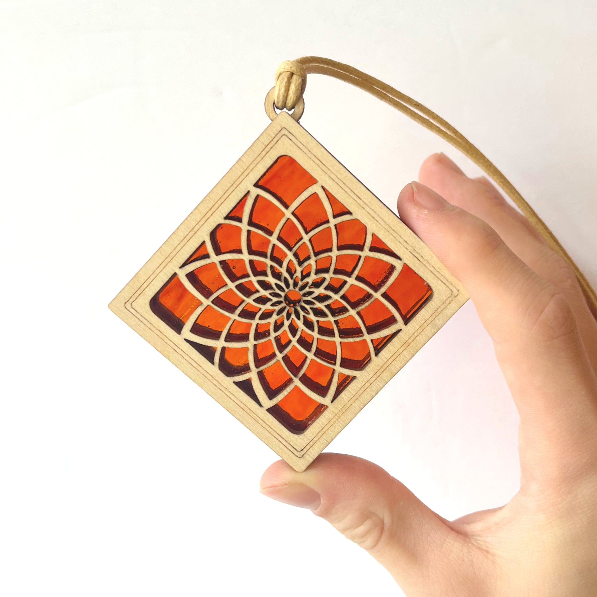 DAHLIA MINI SUNCATCHER