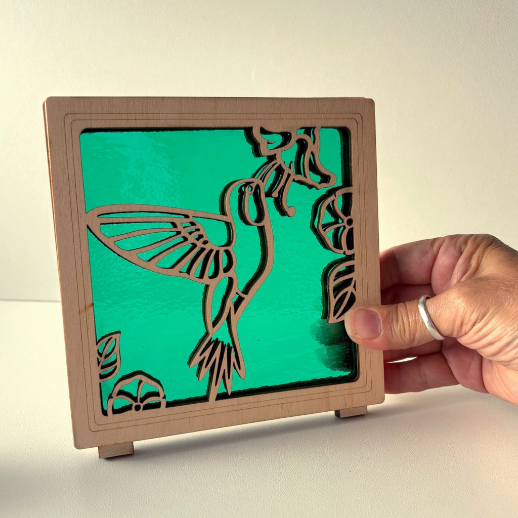 HUMMINGBIRD - Freestanding 6" Suncatcher