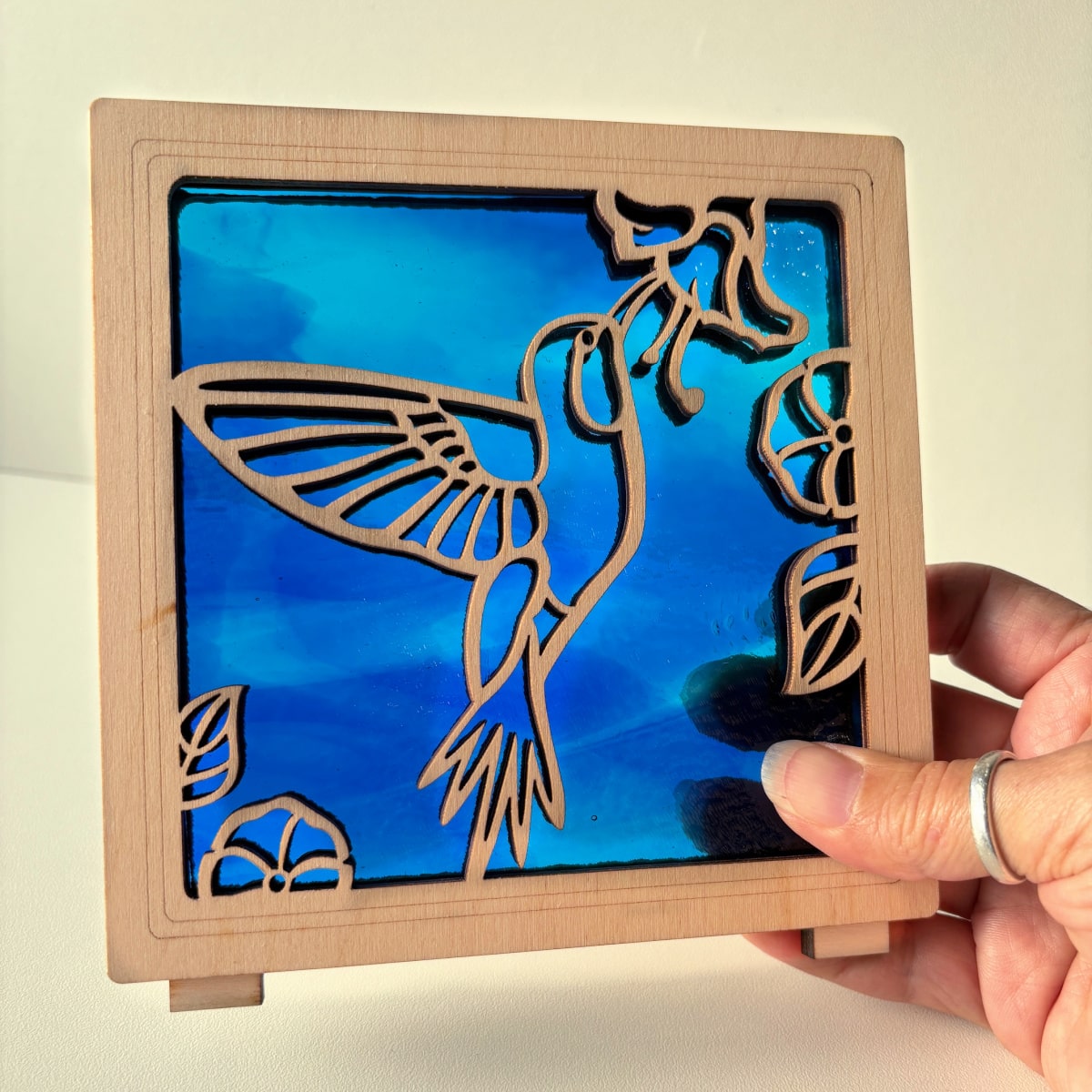 HUMMINGBIRD - Freestanding 6" Suncatcher