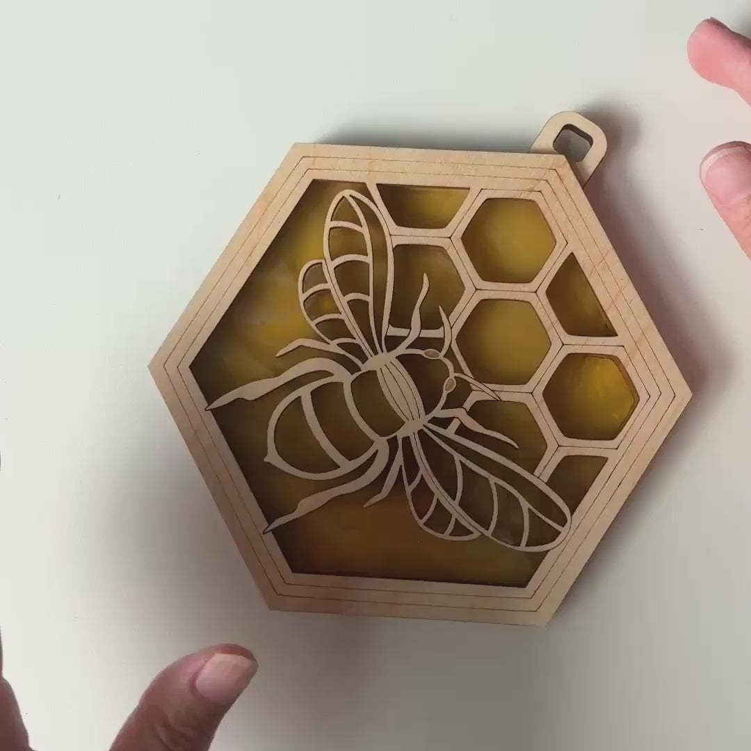 BEE SUNCATCHER - 6"
